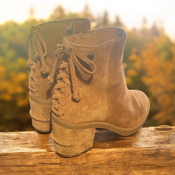 NWOT UGG Corinne Suede Boot Chestnut SIZE 7.5 - Picture 3 of 4